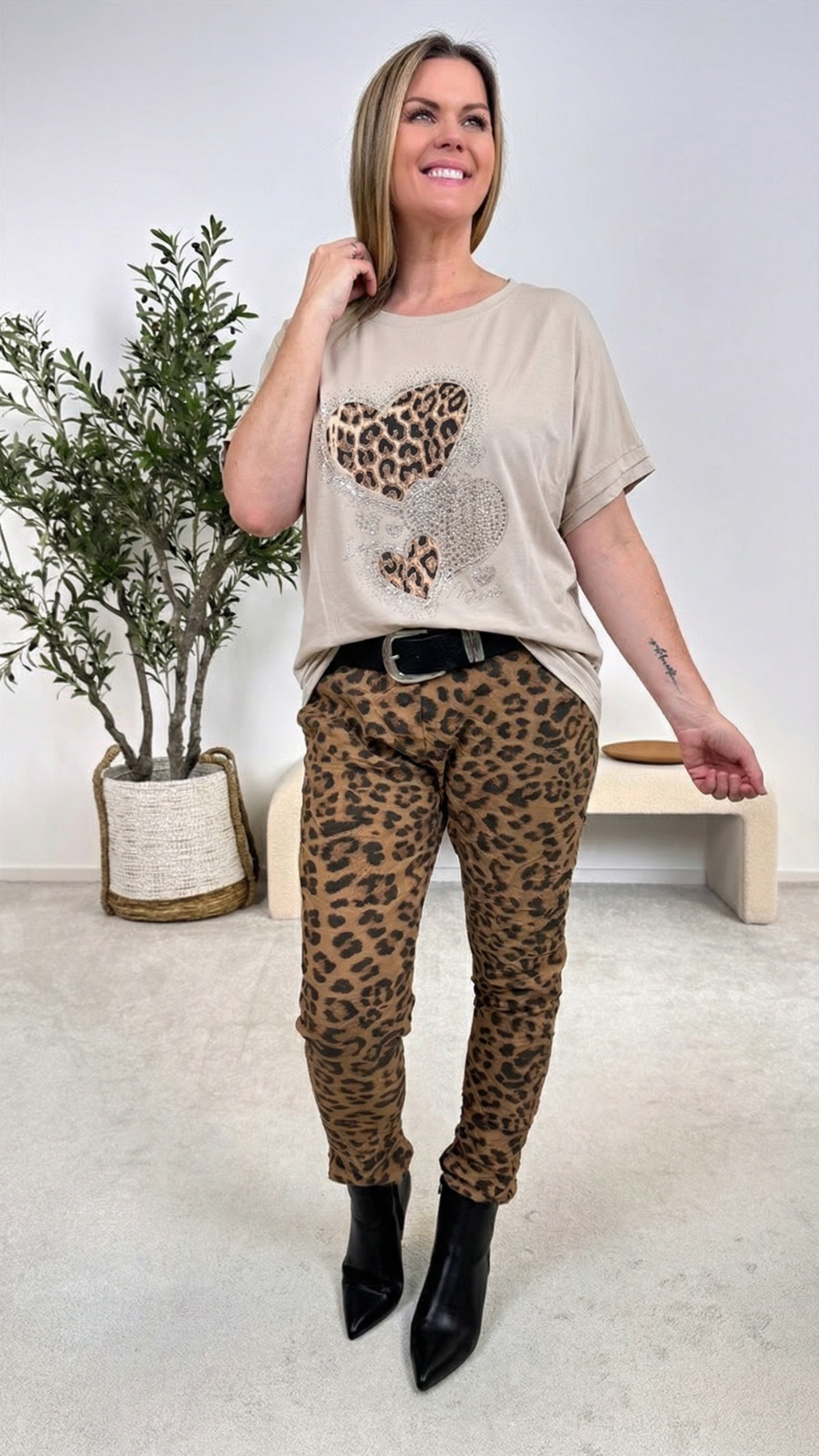 T-Shirt Queen of Hearts *Beige*