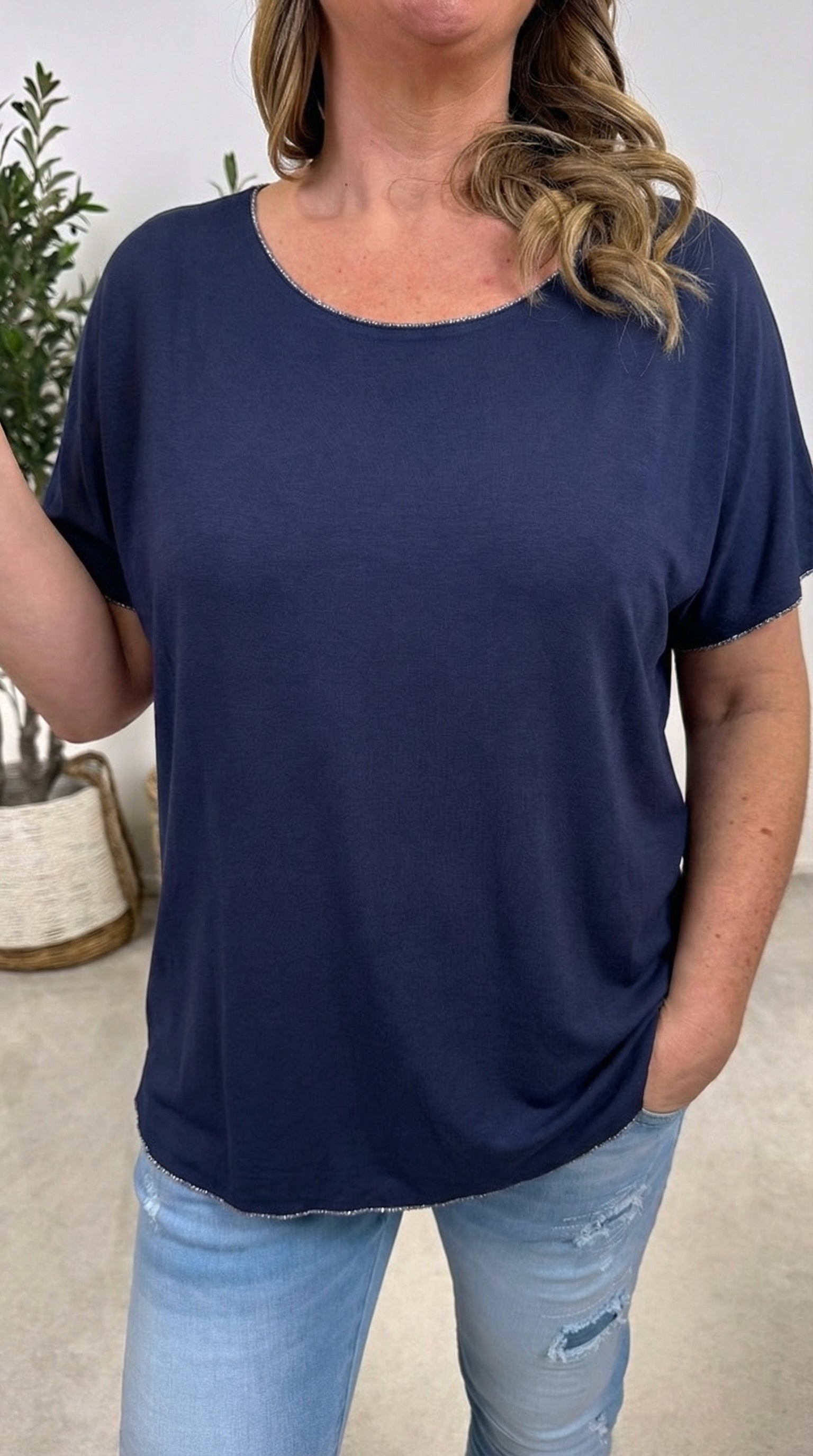 T-Shirt Classic Fit *Dunkelblau*