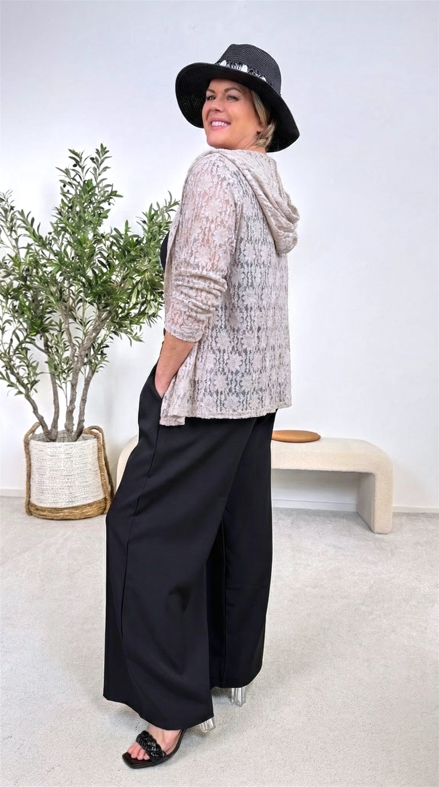 Spitzen-Cardigan Mystic Lace *Beige*