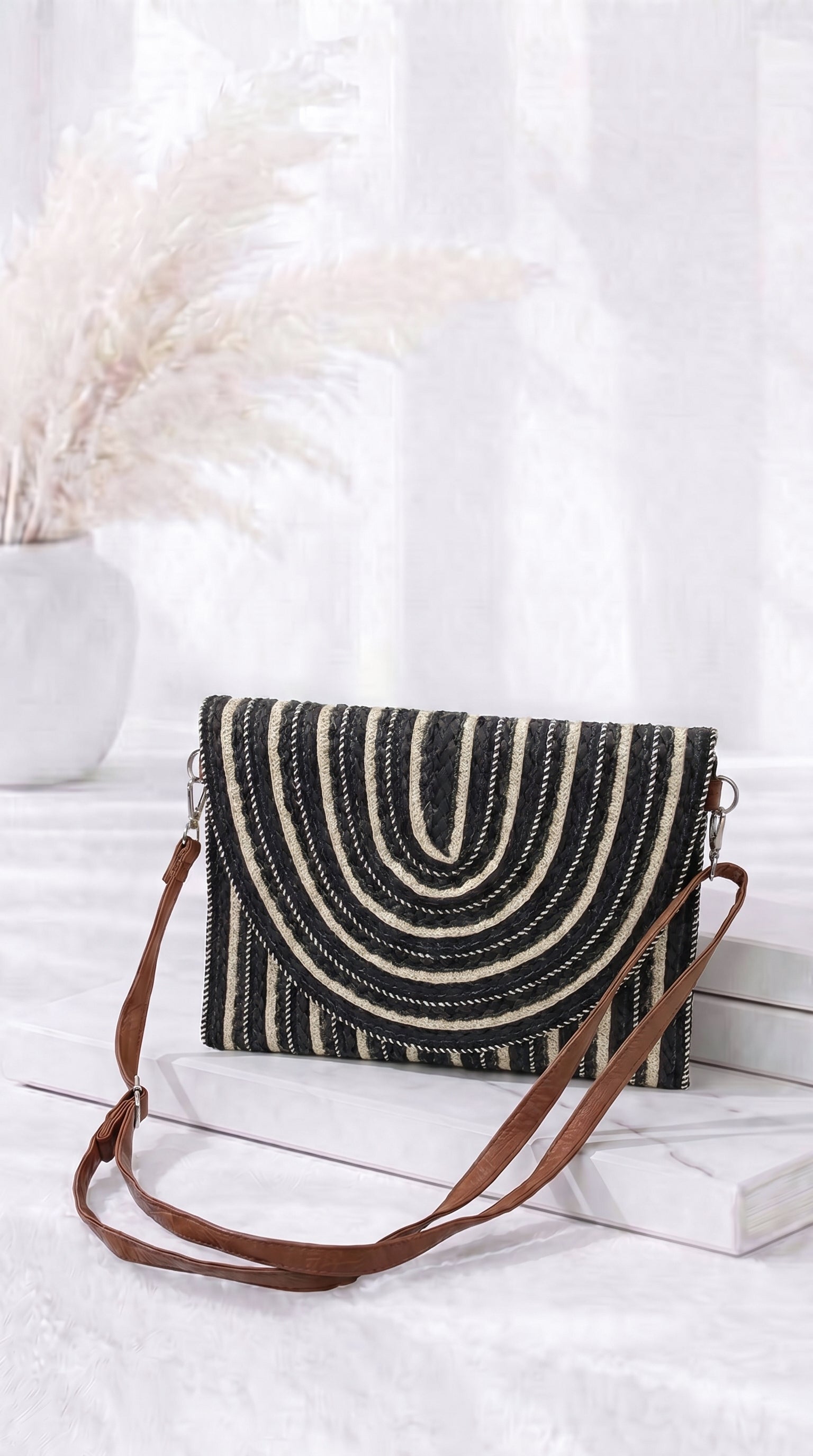 Clutch Avino *Schwarz*