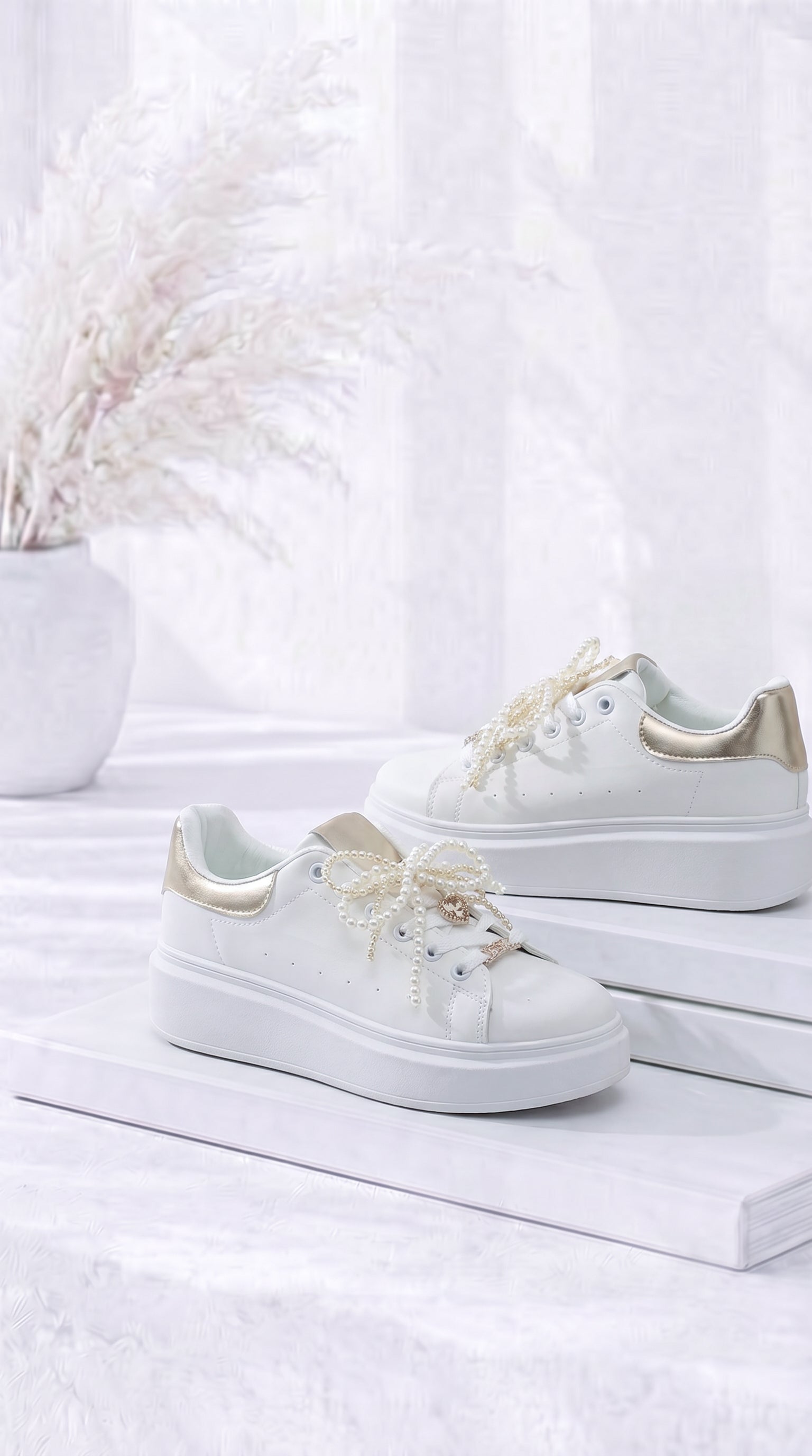 Sneaker Pearl Bow
