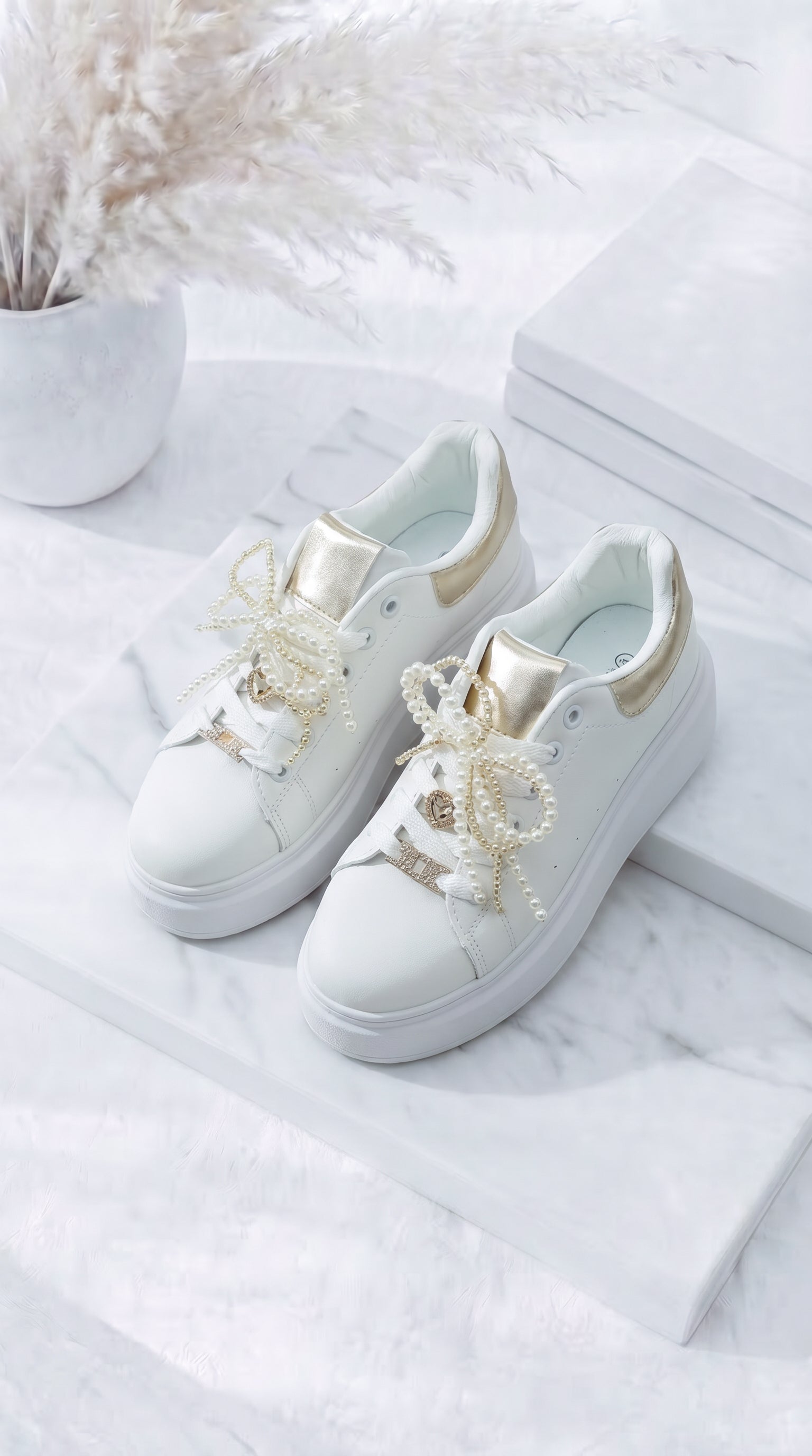 Sneaker Pearl Bow
