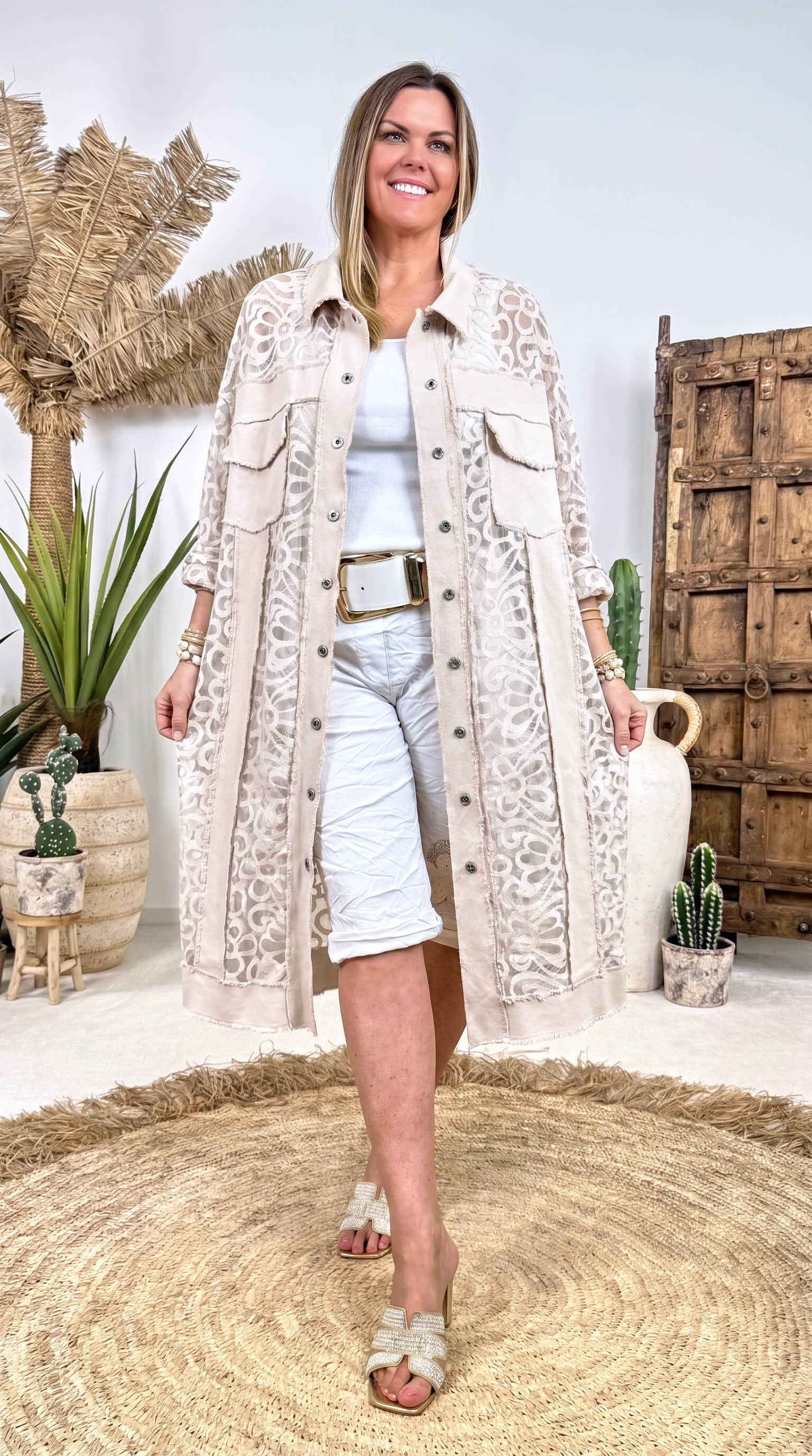 Lange Spitzenjacke Love Datail *Beige*
