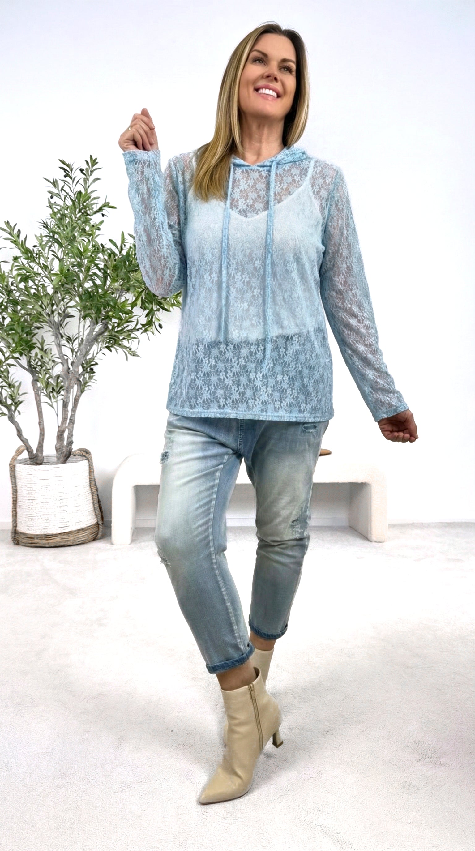 Spitzenshirt Timeless Beauty *Hellblau* (lieferbar ab 25.2.26)