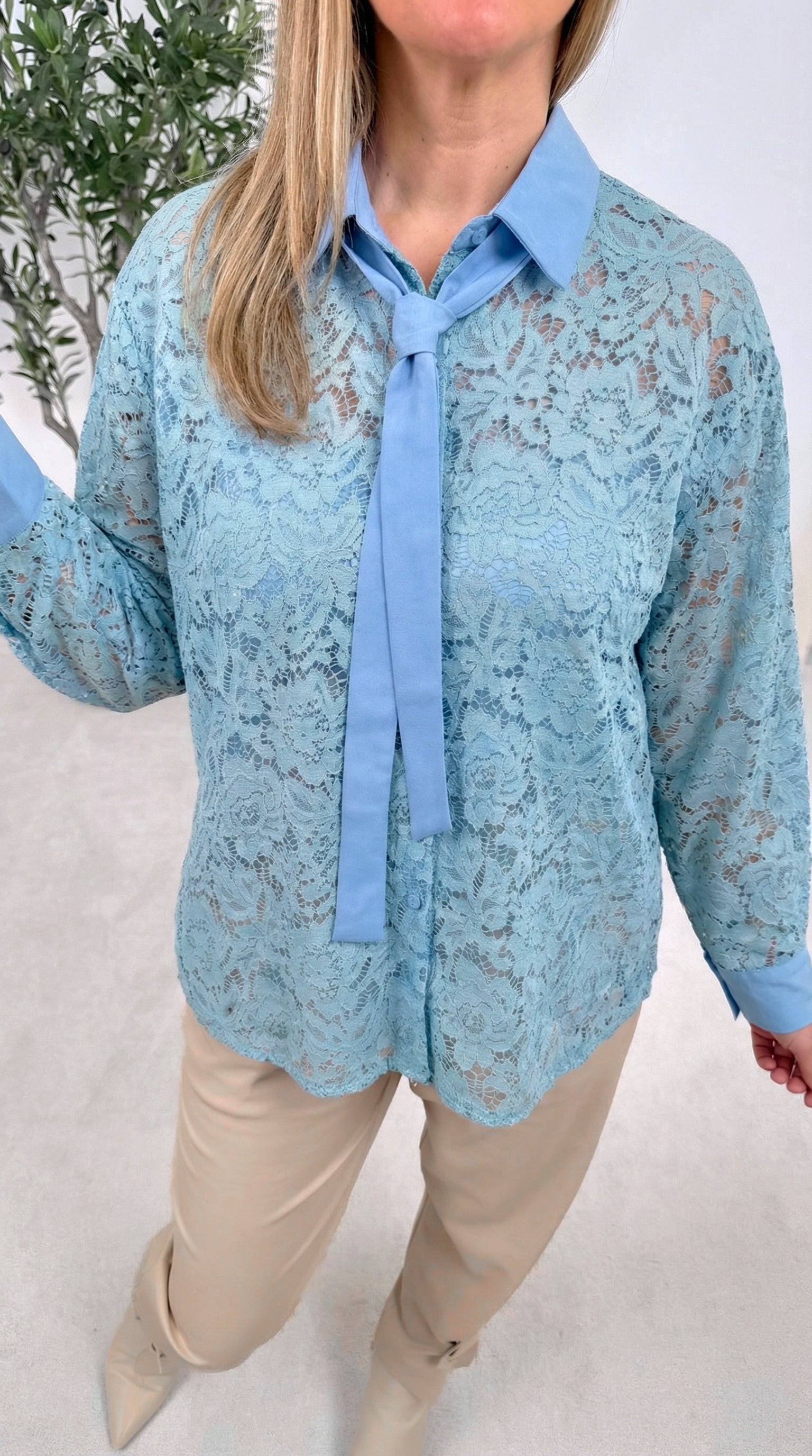 Spitzenbluse Delicate Muse *Blau*