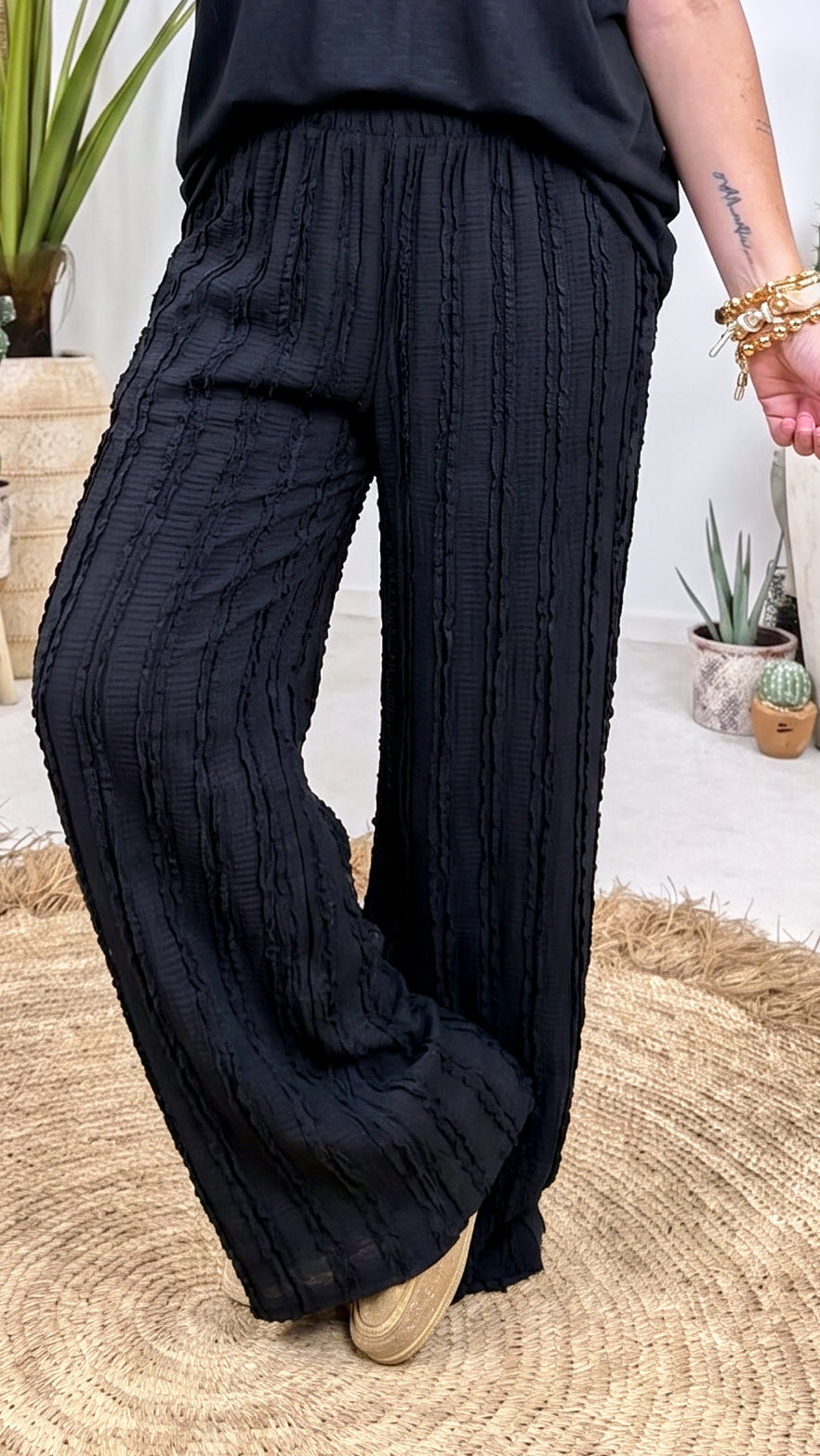 Weite Hose Chic Texture *Schwarz*