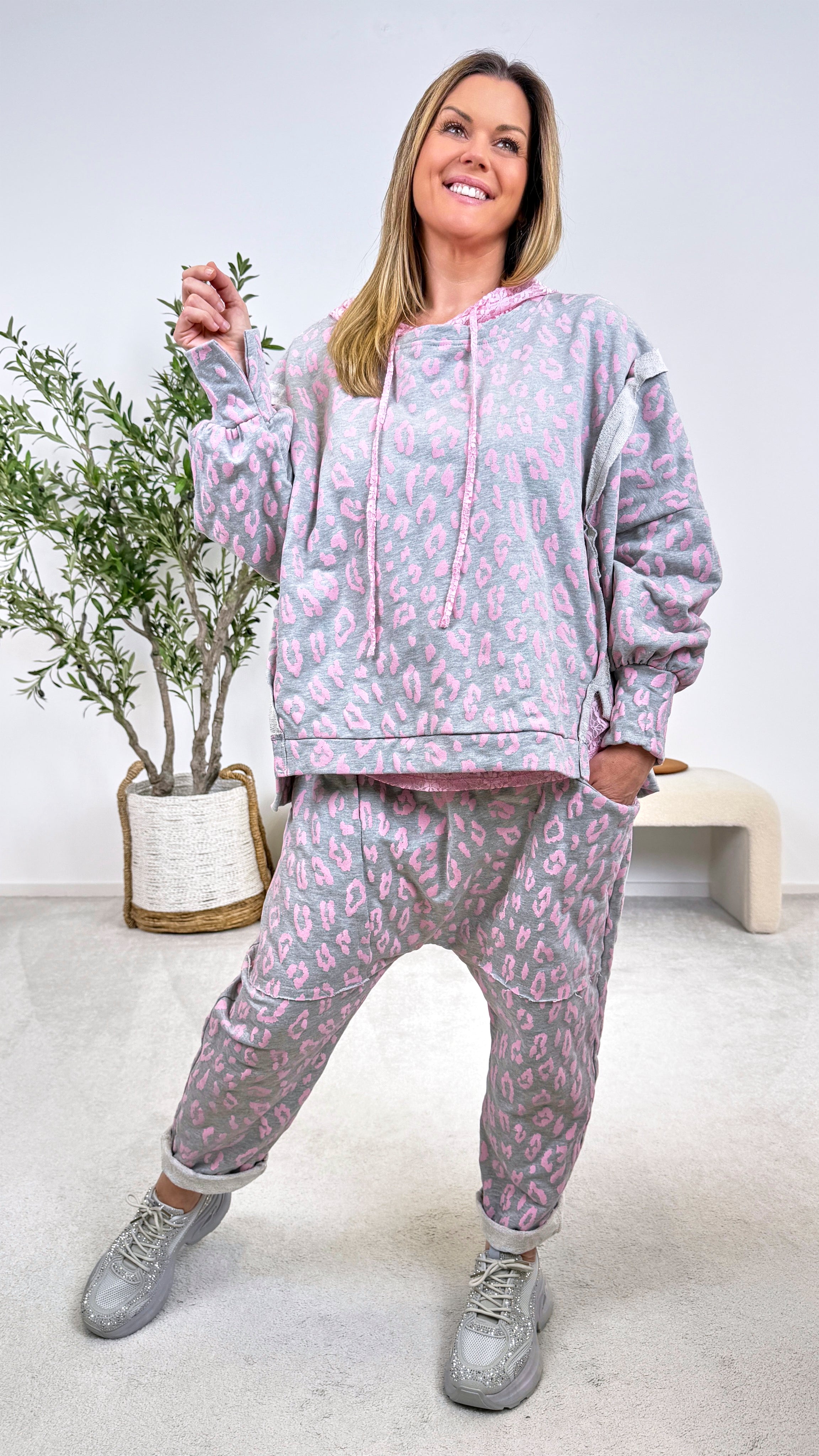 Baggy-Sweathose Pinky Leo