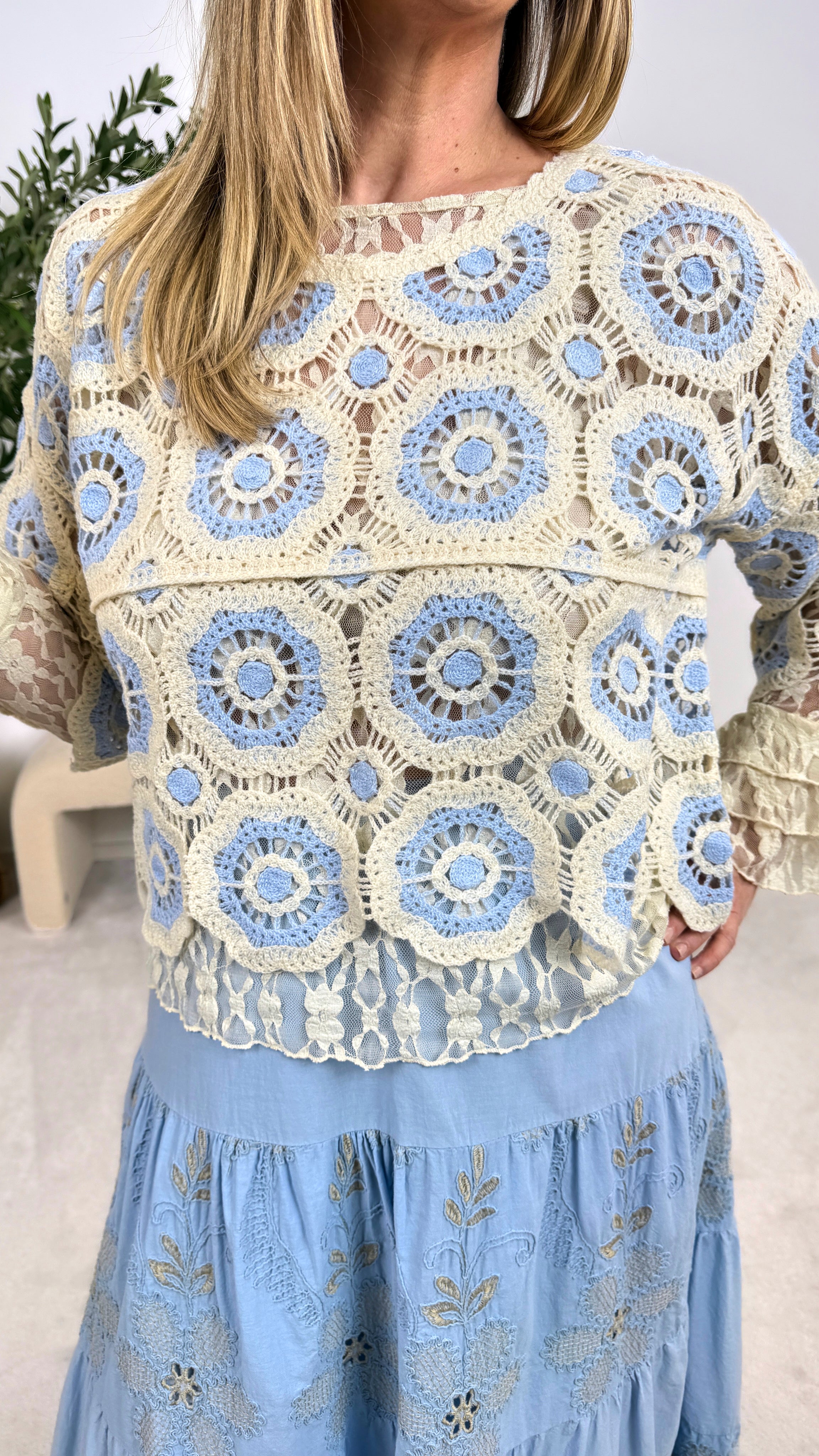 Häkelshirt Oasis Bloom *Hellblau*