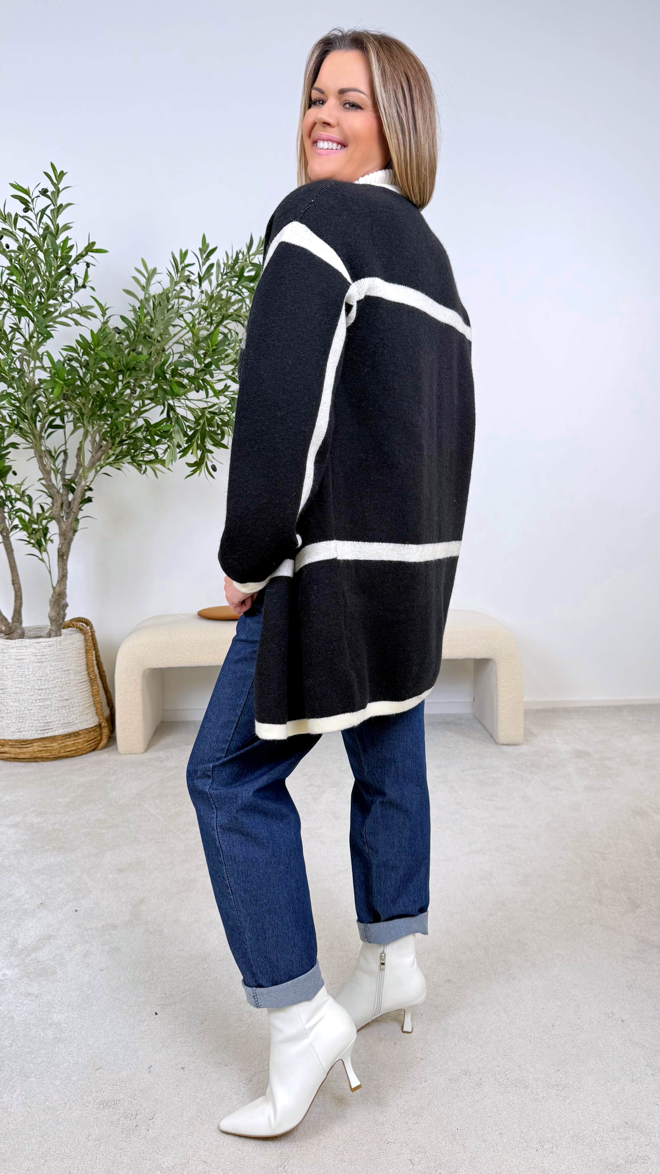 Strickjacke City Lines *Schwarz*