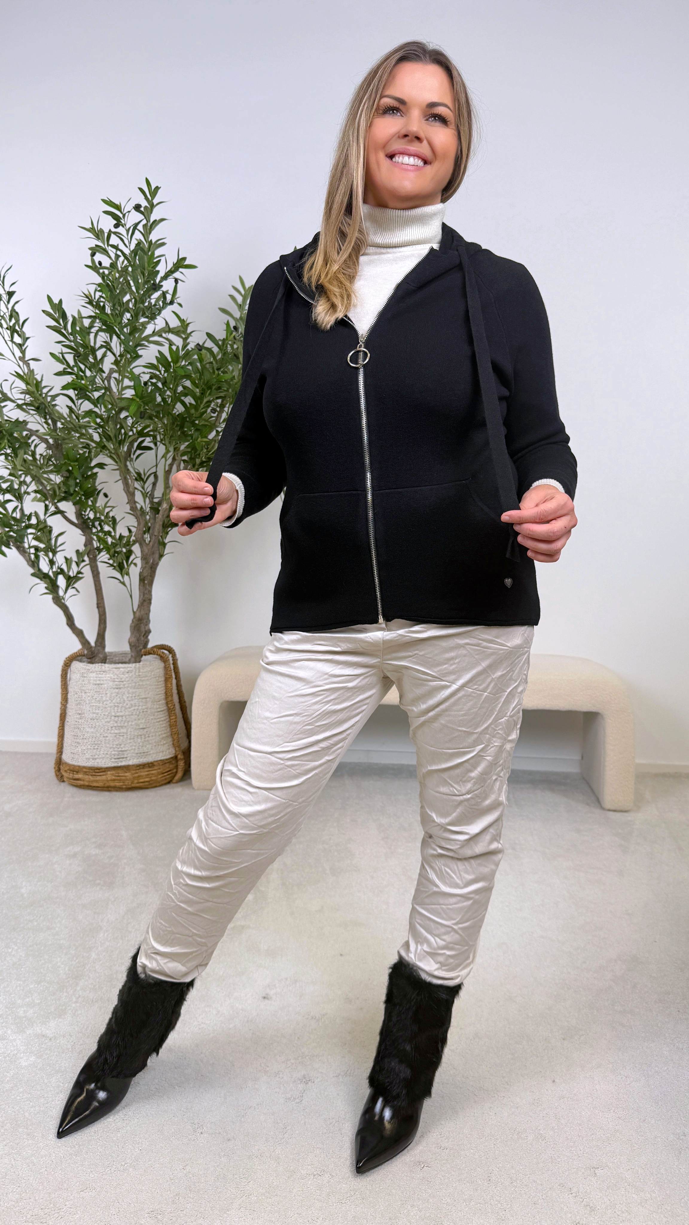 Strickjacke Velvet Knit *Schwarz*