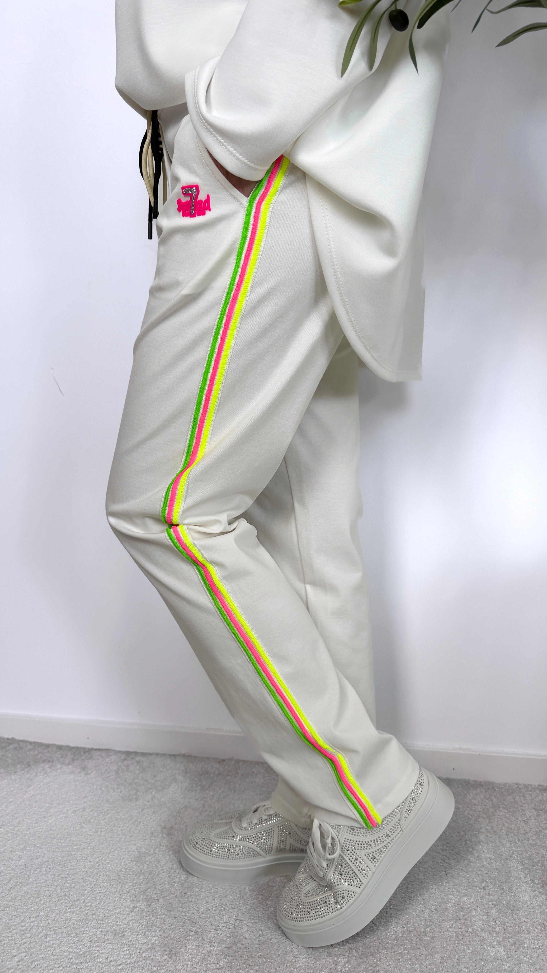 Sweathose Neon Vibes *Weiß*